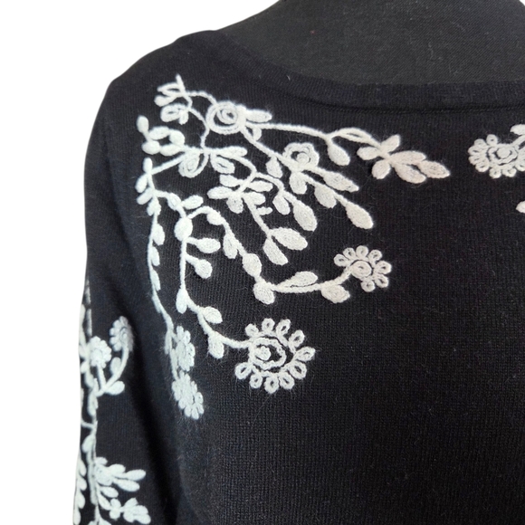 Rain And Rose Black Angora Blend Sweater with White Floral Design Size L - Picture 2 of 4